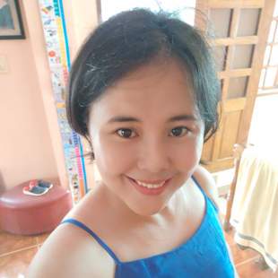 Pretty Filipina Girl