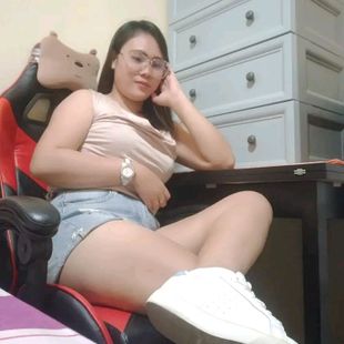 A Beautiful Filipina Girl