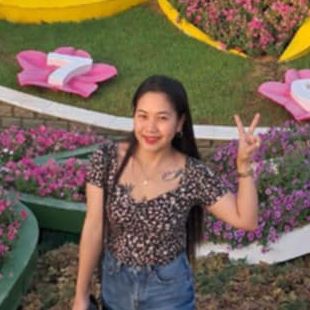 Pretty Filipina Girl